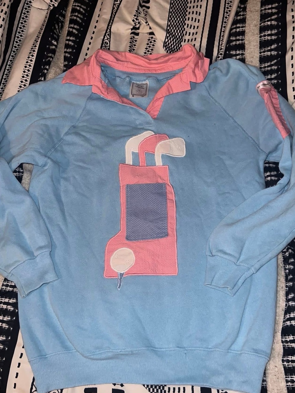 VINTAGE women’s golf crewneck. Size medium.